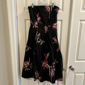 New York & Company (Eva Mendez)
Strapless dress with pockets
